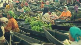 Pasar Terapung Banjarmasin  Indonesia Floating Market HD [upl. by Helga605]