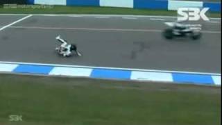 SBK 2011 Donington impressionante Park Maxime Berger loses wheel 2011 perde ruota posteriore crash [upl. by Einnahpets]