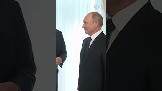 putin lider presidente rusia trump Putin meets Trump and his wife [upl. by Atipul]