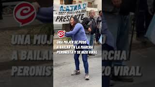 Una mujer se puso a bailar en la marcha peronista y se hizo viral [upl. by Africa]