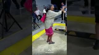 Abuela Bailando Dembow de Lírico en La Casa El Motorcito [upl. by Boiney740]