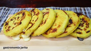 Arepas de plátano maduro rellenas de queso y bocadillo receta fácil y deliciosa [upl. by Woods959]