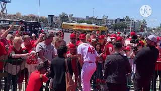 Angels Pitcher Reid Detmers signing autographs [upl. by Nolahs]