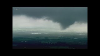 How do tornadoes form [upl. by Fregger]