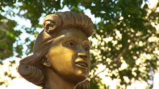 Henrietta Lacks statue placed in Downtown Roanoke [upl. by Anwahsak]