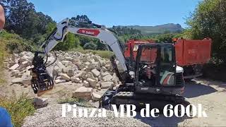 Bobcat E88 de flota de alquiler Turquino con pinza de escollera [upl. by Etz]