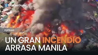 FILIPINAS  Un gran incendio arrasa decenas de chabolas en Manila [upl. by Doig396]