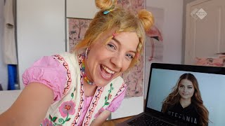 Nep Stefania in Vlogmania Seizoen 3 Aflevering 2 op zondag 3 november 2024 om 1810 uur op NPO Zapp [upl. by Kazimir]