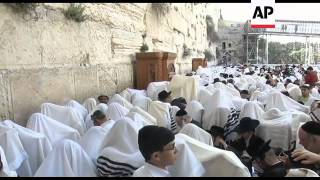 Orthodox Jews gather for traditional passover blessing [upl. by Wehhtam]