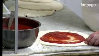 Napoli la pizzeria quotDa Michelequot risponde a Report quotAttacchi dai poteri fortiquot [upl. by Gide]