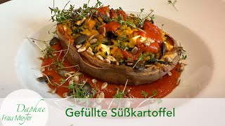 Gefüllte Süßkartoffel mit TomatenPaprikaSalsa süßkartoffel überbacken tomatenpaprikasalsa [upl. by Ynaoj950]