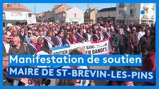 Manifestation de soutien au maire SaintBrevinlesPins Yannick Morez [upl. by Atilahs108]