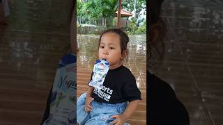 agisna makan Cimory yogurt [upl. by Adni]