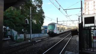 MI09  Départ de la gare de Val de Fontenay sur la ligne A du RER [upl. by Harriett]