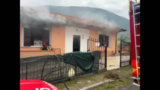 Ceccano  Incendio in un’abitazione soccorsi in azione [upl. by Yma]