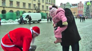 Mikołaj przyleciał balonem na Rynek [upl. by Ahsart]