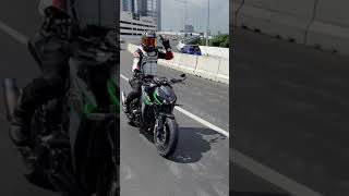 Z1000r vs MT10 [upl. by Filler]