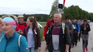 Unterwegs zu Fuß – Über 700 Straubinger auf dem Weg nach Altötting [upl. by Balcer]