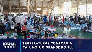 Chegada do frio complica vida dos desabrigados no Rio Grande do Sul  Jornal da Noite [upl. by Yllitnahc911]