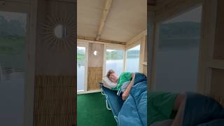 Slapen op de Tiny House Boot 😱 tinyhouse boot diy [upl. by Sivel]