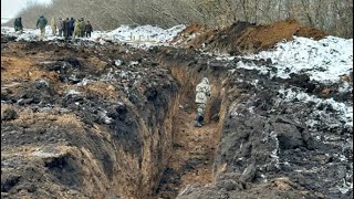 Russia is preparing for Ukraines attack on Crimea Trenches are being dug mines are planted… [upl. by Carson]