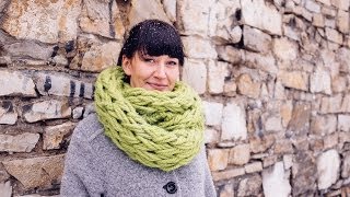 Arm Knitting  Infinity Scarf in 30 Minutes [upl. by Olag8]