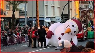 MUÑECO DE NIEVE LISIADO EN LA CABALGATA DE CÁDIZ [upl. by Cos]