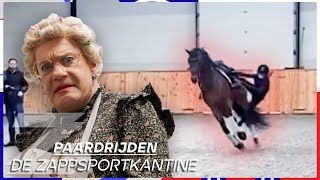 KEIHARD VAN HET PAARD GEVALLEN😱  De ZappsportKantine [upl. by Enineg]