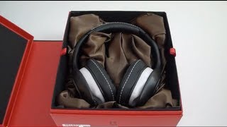 quotFirst Lookquot Denon Music Maniac AHD340 unboxing [upl. by Arraeit]