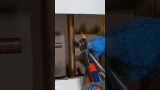 Replacing a shut off valve on copper pipe 💦 plumbing plumber asmr diy [upl. by Gabie]