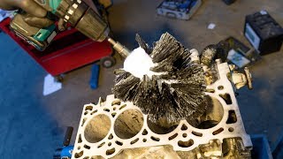 Deglaze Honing of a Ford Duratec 23 l Engine [upl. by Elatsyrc]