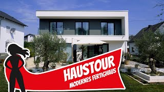 Fertighaus Haustour Bauhausstil und Landhausstil  Passt das zusammen  Weberhaus  Hausbau Helden [upl. by Reave]