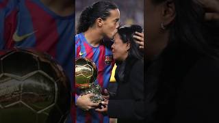 Ronaldinho le regaló su Balón de Oro a su madre [upl. by Lurline]