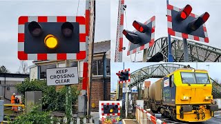 PreRenewal action at a retro level crossing with bells Wokingham Level Crossing Berkshire [upl. by Reube892]