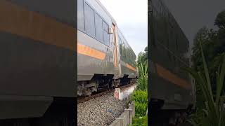 Pak Masinis KA Pangandaran Ekspress menyapa ke Para Railfansshorts kapangandaran subscribe [upl. by Nosle]