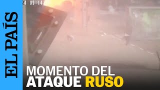 GUERRA UCRANIA  Momento del ataque de Rusia en Járkov que ha dejado tres muertos y 50 heridos [upl. by Nedi58]