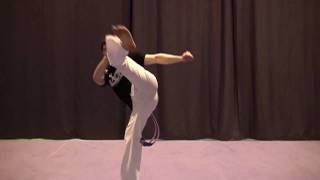 Martelo  Capoeira movimento  slow motion [upl. by Nevaed]