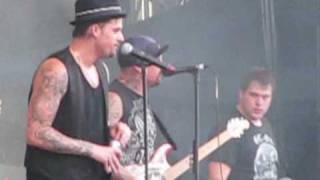 Good Charlotte pay tribute to The Rev at Sonisphere 2010 [upl. by Aciretnahs]