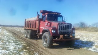 FORD 8000 3208 CAT LOADING HAULING UNLOADING part 1 [upl. by Mitman]