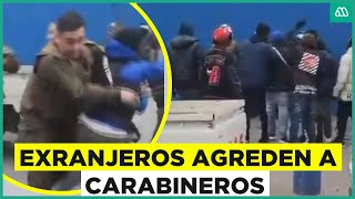 Carabineros son agredidos por extranjeros en Barrio Franklin [upl. by Nyletac]