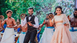 Kerala Wedding Couple Surprise Shinkari Melam Performance  കല്യാണ ചെക്കൻ നയിക്കുന്ന ശിങ്കാരി മേളം [upl. by Thrift]