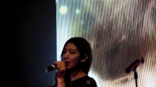 Park Shin Hye singing Story Heirs at DramaFever 2013 Awards NYC 1st song [upl. by Ernie]