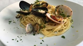 Spaghetti cozze e vongole [upl. by Llewoh47]