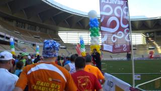 Maratona de Sevilha 2012  Partida e saída do estádio Que sensação [upl. by Goldy979]