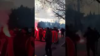 Milanisti e Bresciani si incontrano per via del loro gemellaggio e cantano cori contro bergamaschi [upl. by Miki441]