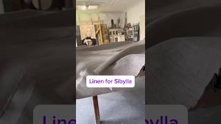 Sibylla wird mit Leinen bekleidet priming linen chalkboard ground covered streching technique [upl. by Kassia]