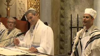 Hasidic Kaddish  Cantor Azi Schwartz at Park Avenue Synagogue 2014 [upl. by Hilly]