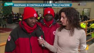 A Penne arrivano in soccorso i migranti volontari della Croce Rossa [upl. by Ludwog]