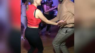 BAILANDO UNA BACHATA RIIIIICA EN FRANCIA  Verdadera Bachata bailando bachata 100x100 [upl. by Hsina]