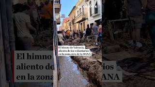 El himno de Valencia aliento de los voluntarios en la zona cero eldebate valencia dana [upl. by Jone]